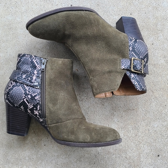 Vionic Naomi Ankle Boots - Picture 11 of 12